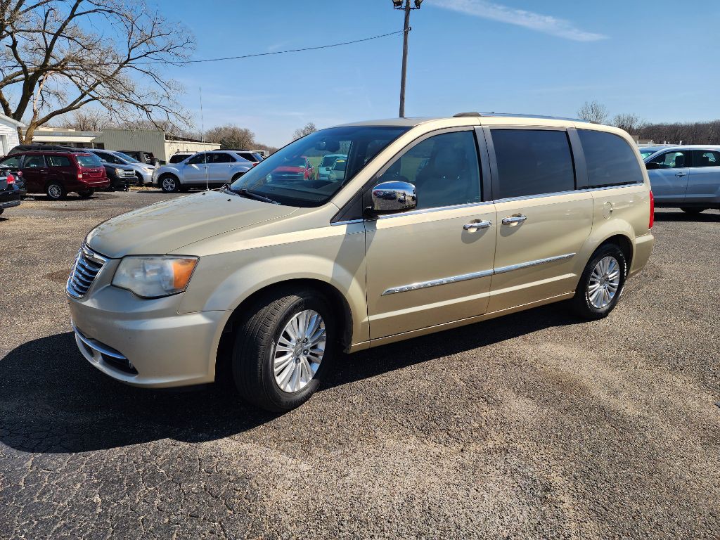 2012 Chrysler Town & Country Image 10