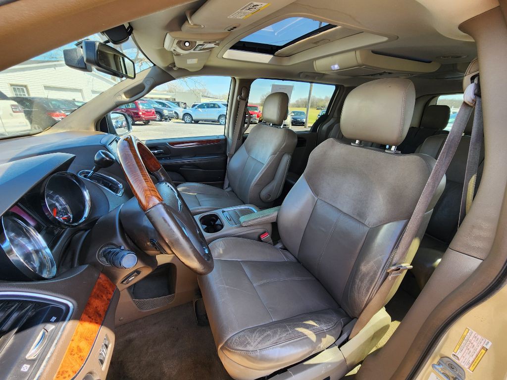 2012 Chrysler Town & Country Image 14