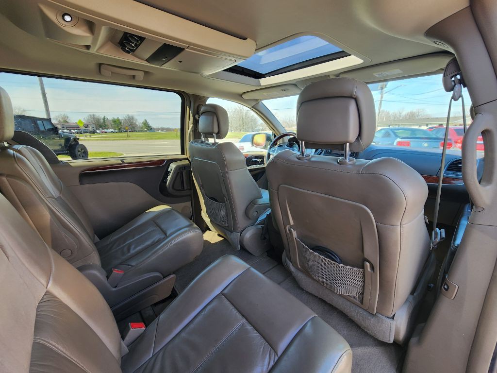 2012 Chrysler Town & Country Image 20