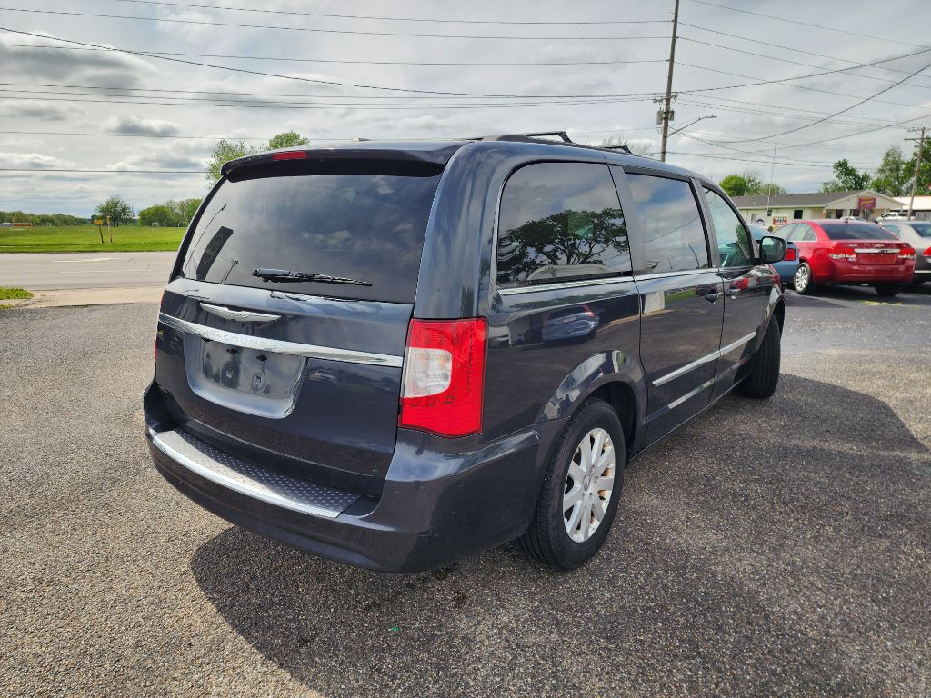 2013 Chrysler Town & Country Image 6