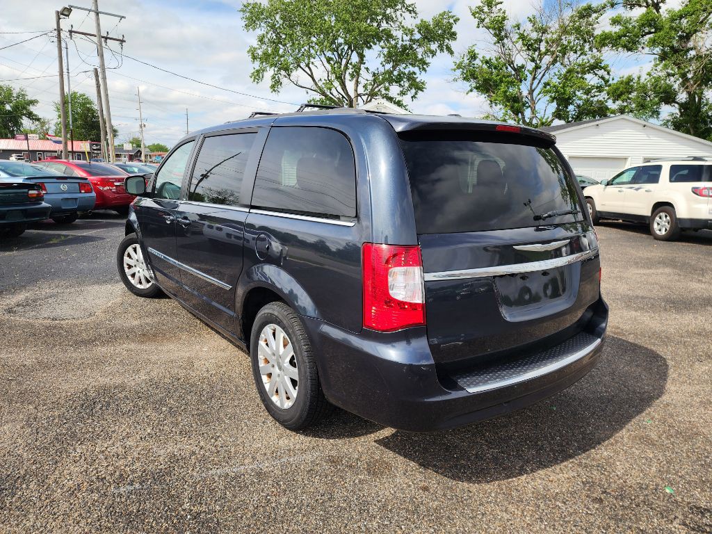 2013 Chrysler Town & Country Image 7