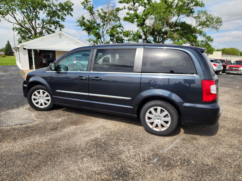 2013 Chrysler Town & Country Image 8