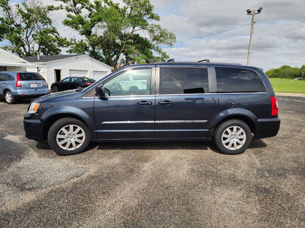 2013 Chrysler Town & Country Image 10