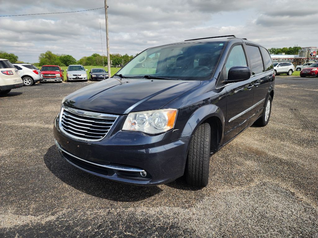 2013 Chrysler Town & Country Image 11