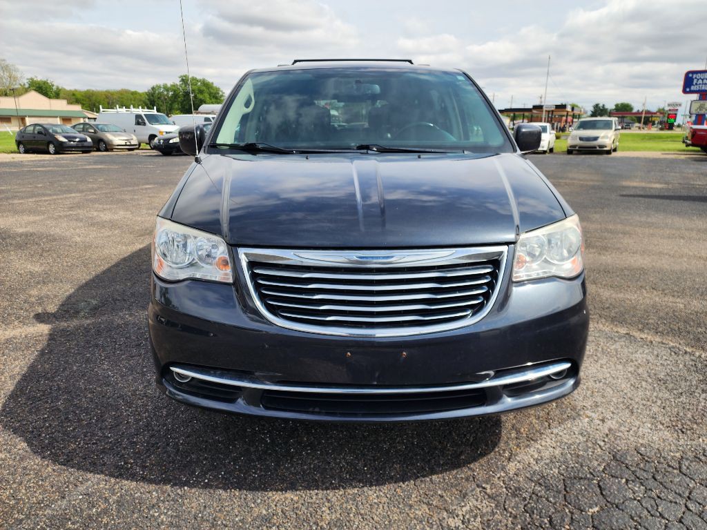 2013 Chrysler Town & Country Image 13