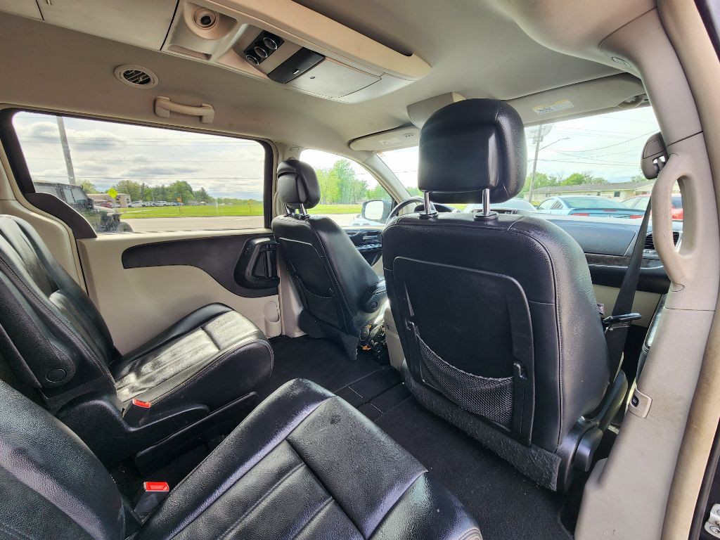 2013 Chrysler Town & Country Image 20