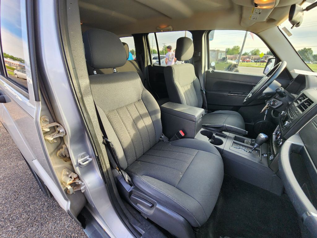 2011 Jeep Liberty Image 16