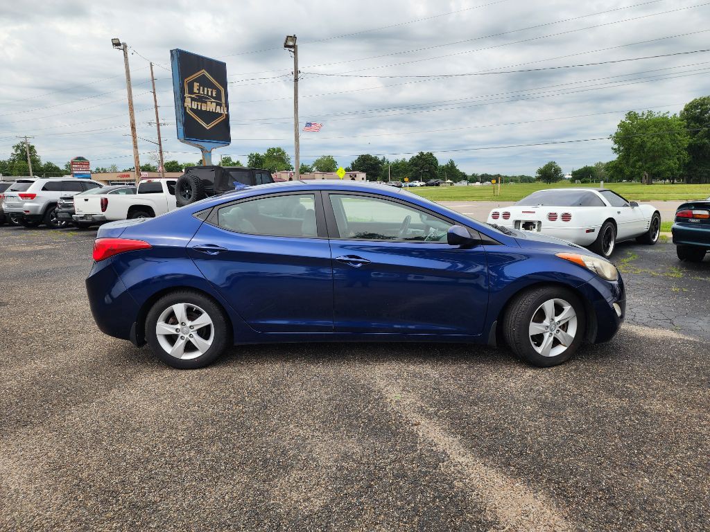 2013 Hyundai Elantra Image 2