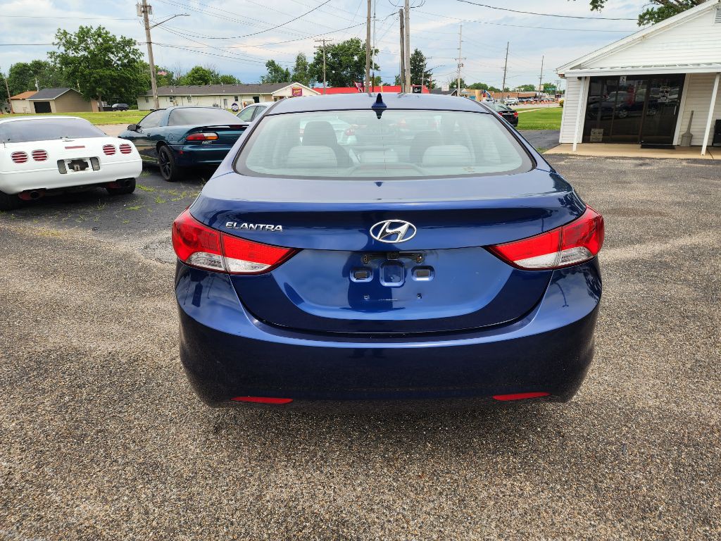 2013 Hyundai Elantra Image 5