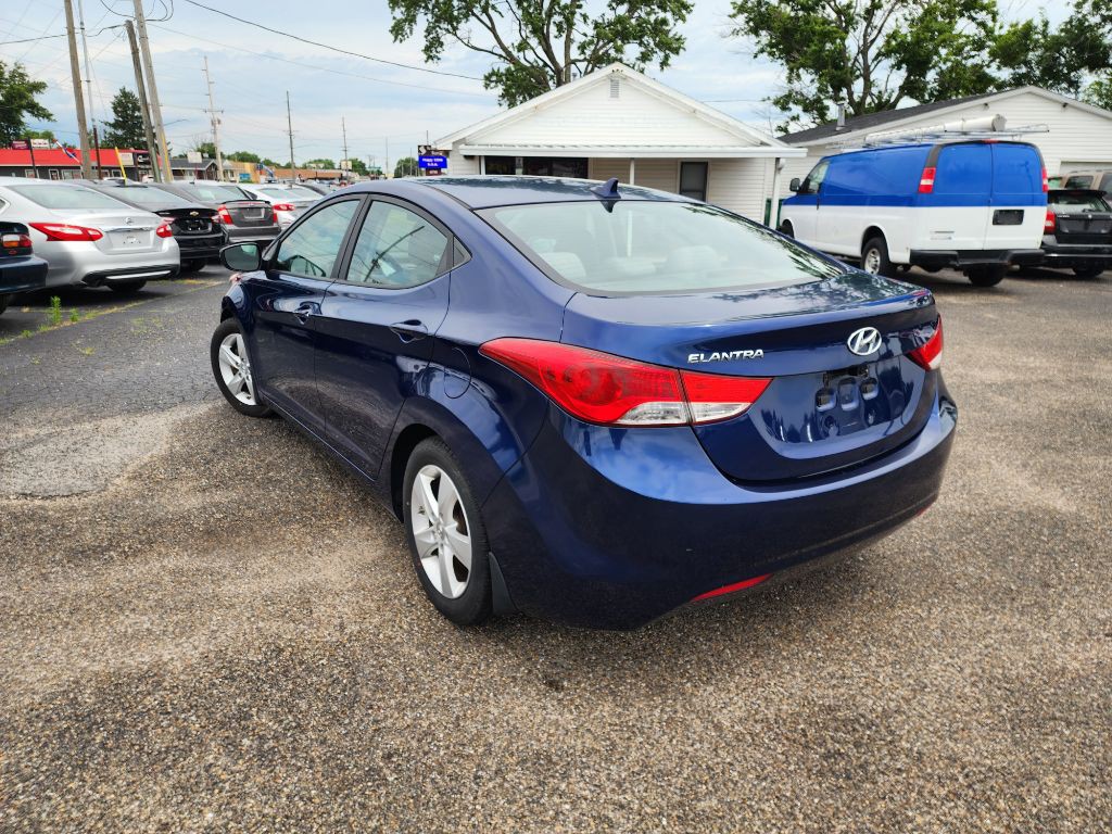 2013 Hyundai Elantra Image 8