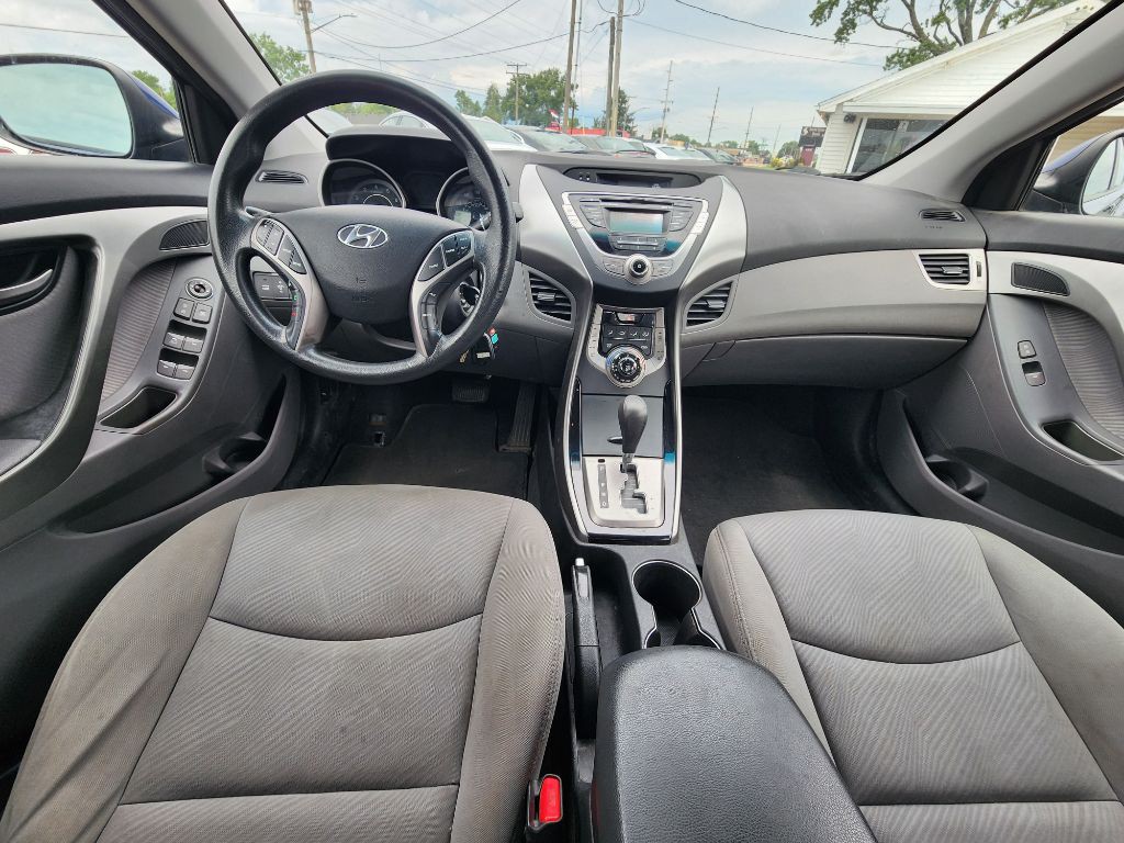2013 Hyundai Elantra Image 13