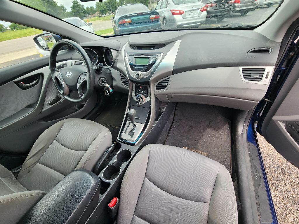 2013 Hyundai Elantra Image 15
