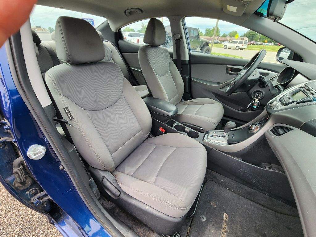 2013 Hyundai Elantra Image 16