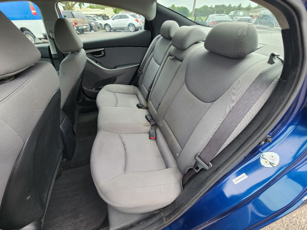 2013 Hyundai Elantra Image 17