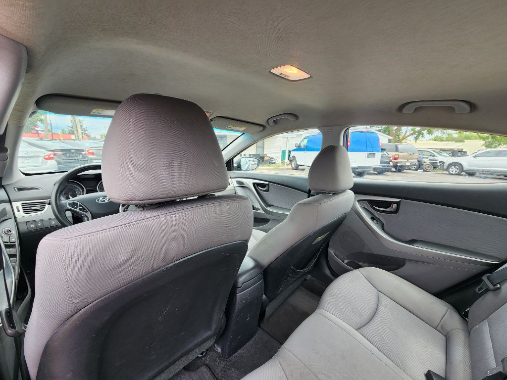 2013 Hyundai Elantra Image 18