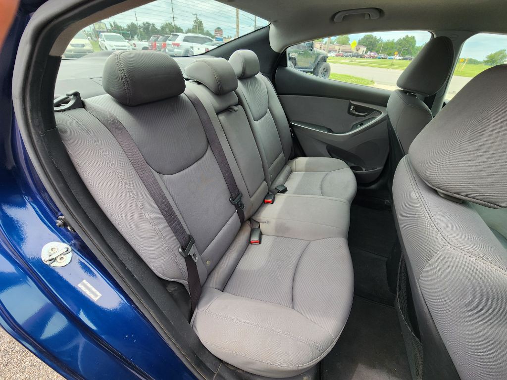 2013 Hyundai Elantra Image 19