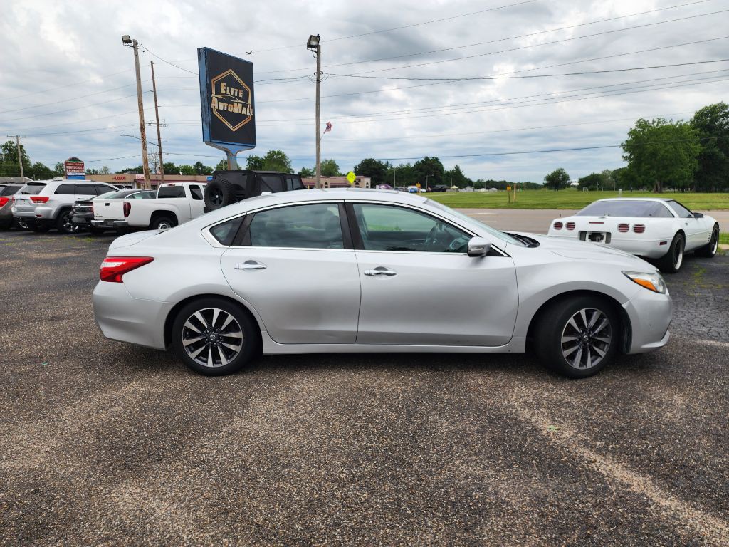 2017 Nissan Altima Image 4