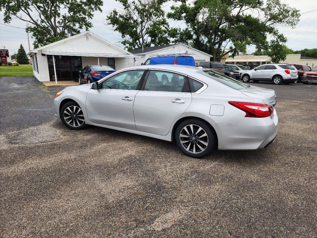 2017 Nissan Altima Image 8