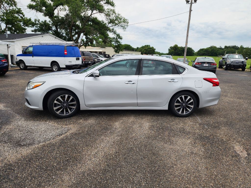 2017 Nissan Altima Image 9