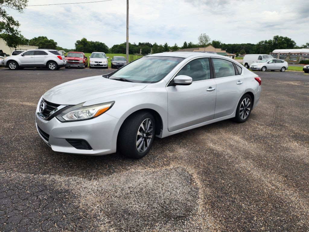 2017 Nissan Altima Image 10