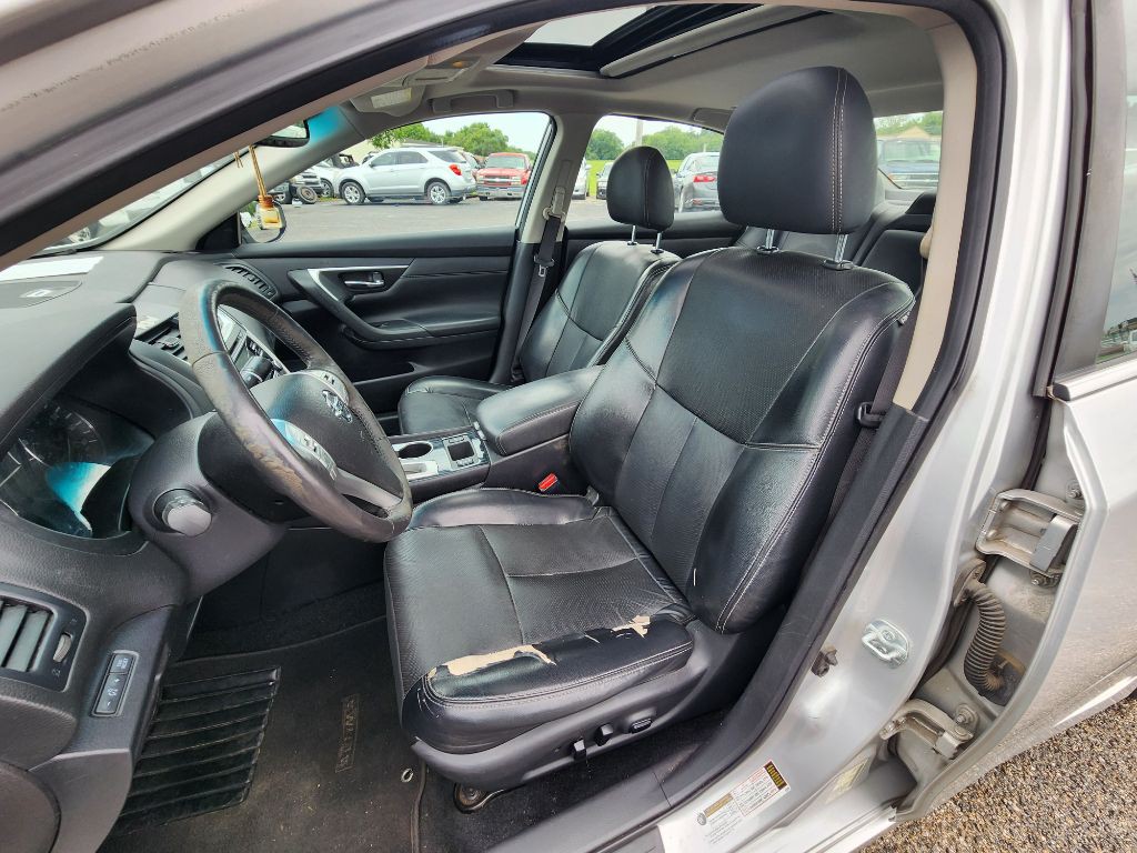 2017 Nissan Altima Image 14