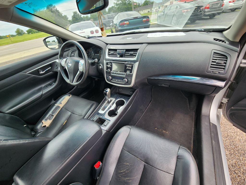 2017 Nissan Altima Image 15
