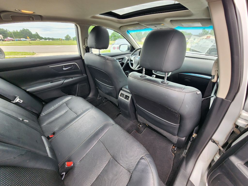 2017 Nissan Altima Image 19