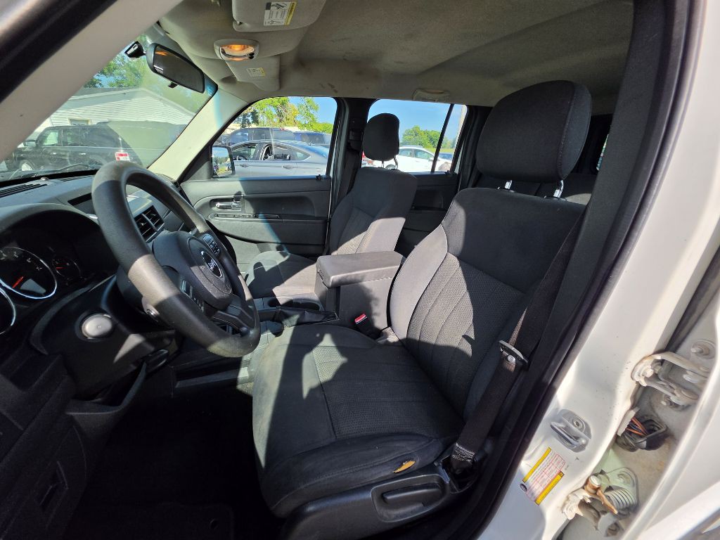 2012 Jeep Liberty Image 14
