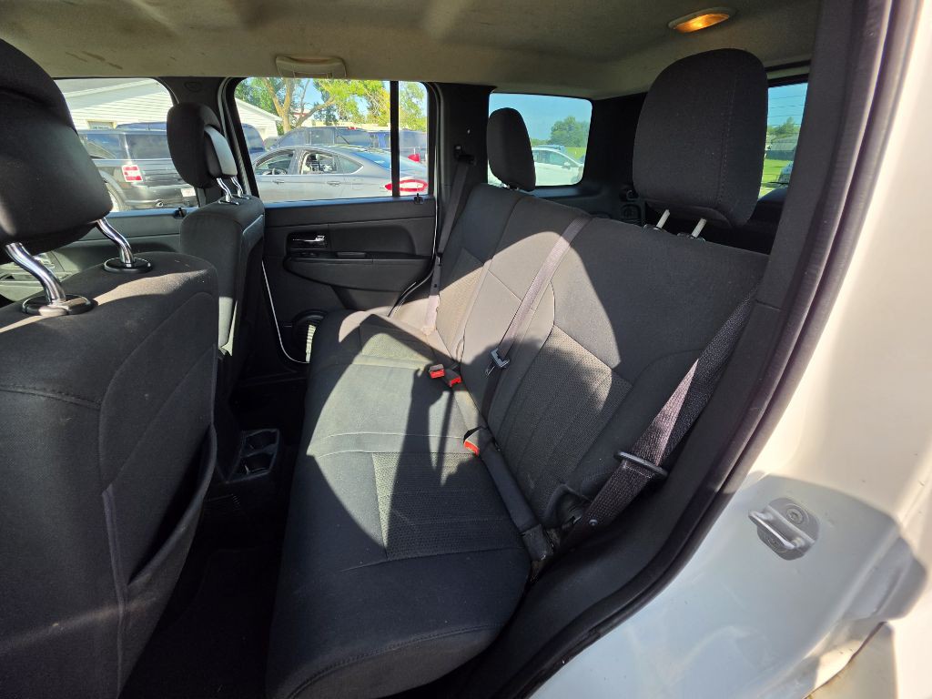 2012 Jeep Liberty Image 18