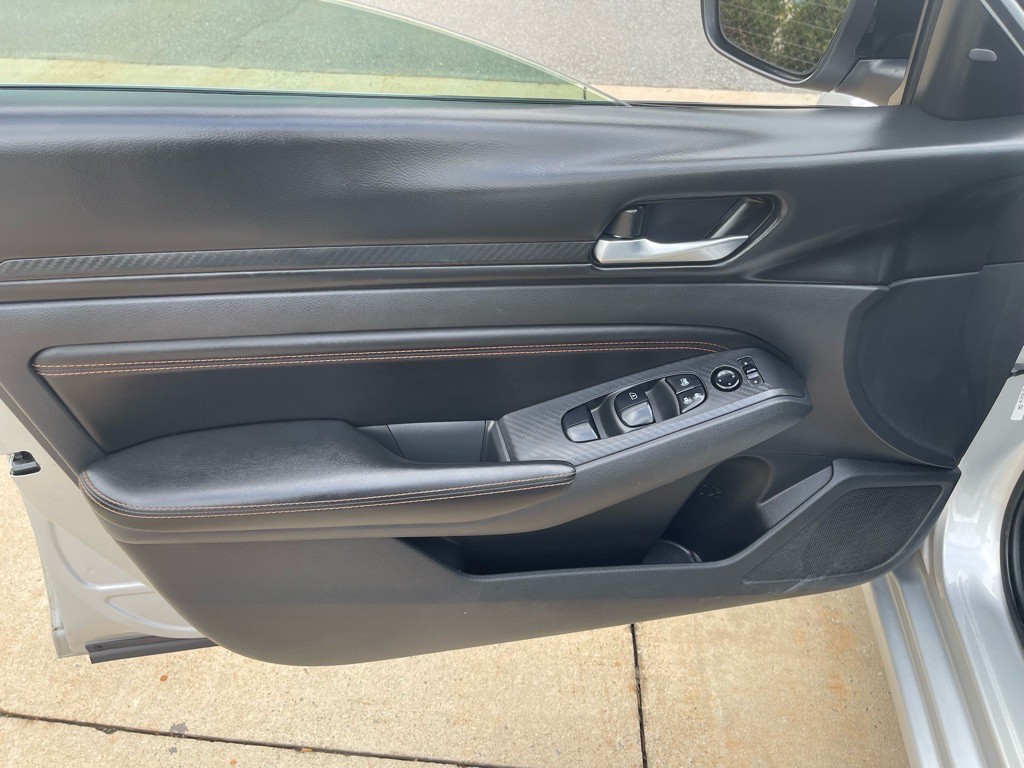 2021 Nissan Altima Image 8