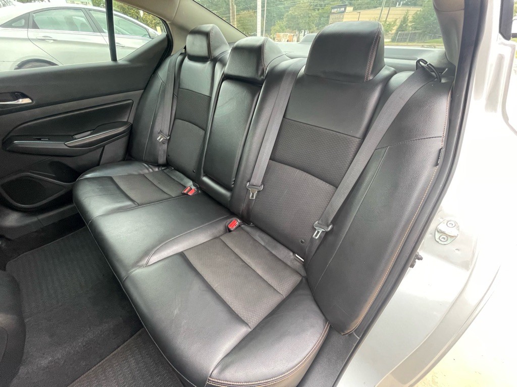 2021 Nissan Altima Image 9