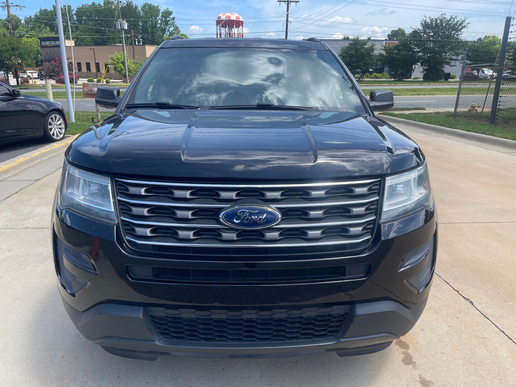 2017 Ford Explorer Image 2
