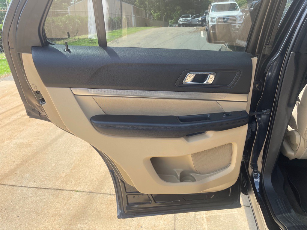 2017 Ford Explorer Image 12