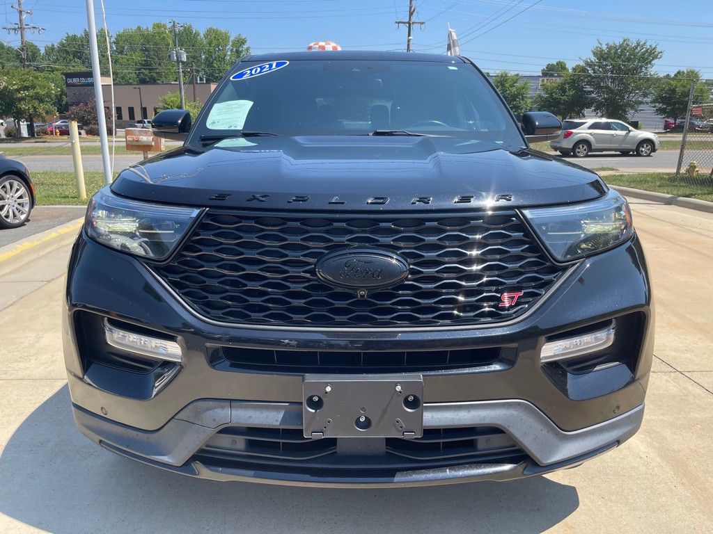 2021 Ford Explorer Image 2