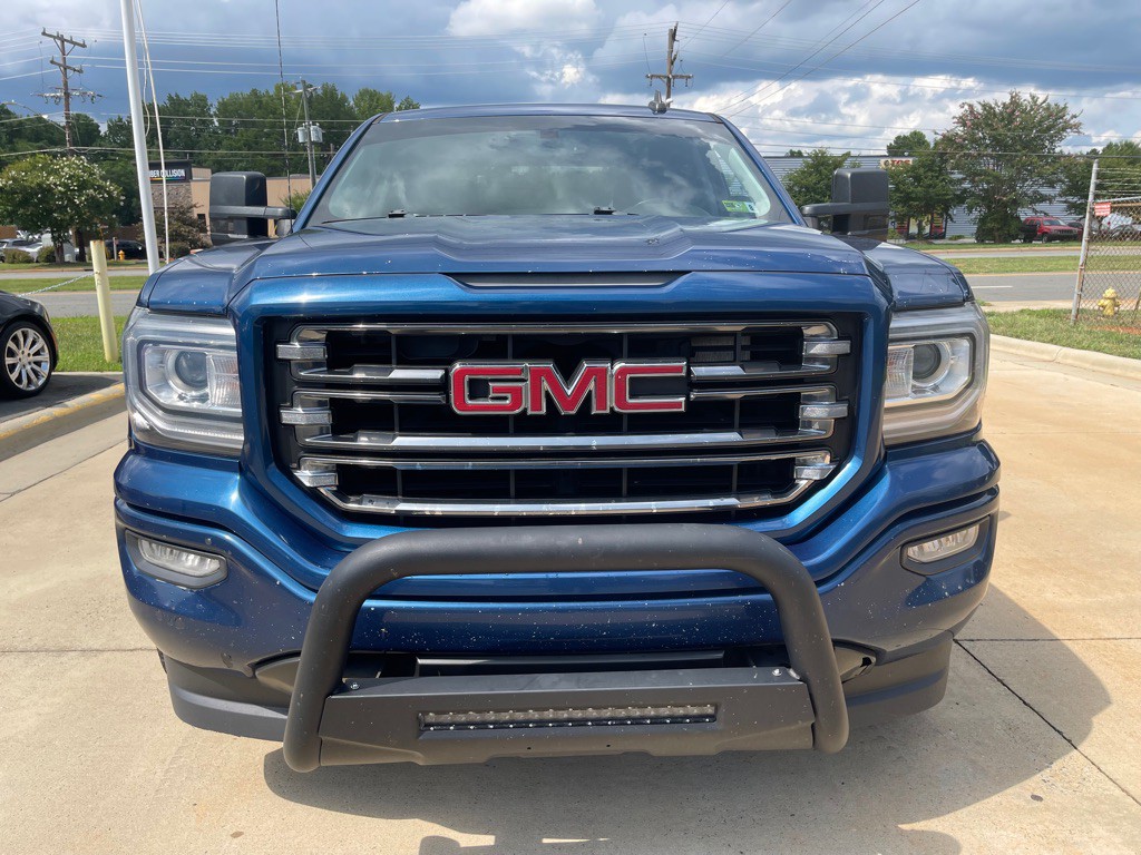 2018 GMC Sierra Image 2