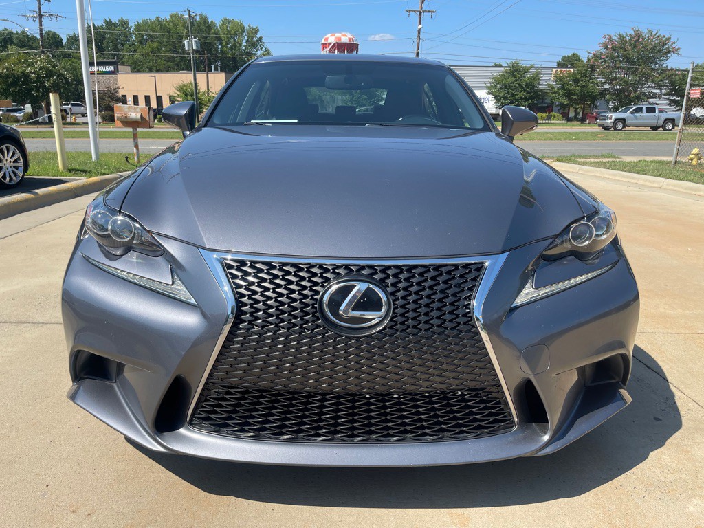 2016 Lexus IS Image 2