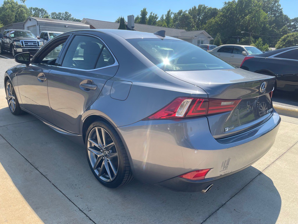 2016 Lexus IS Image 4