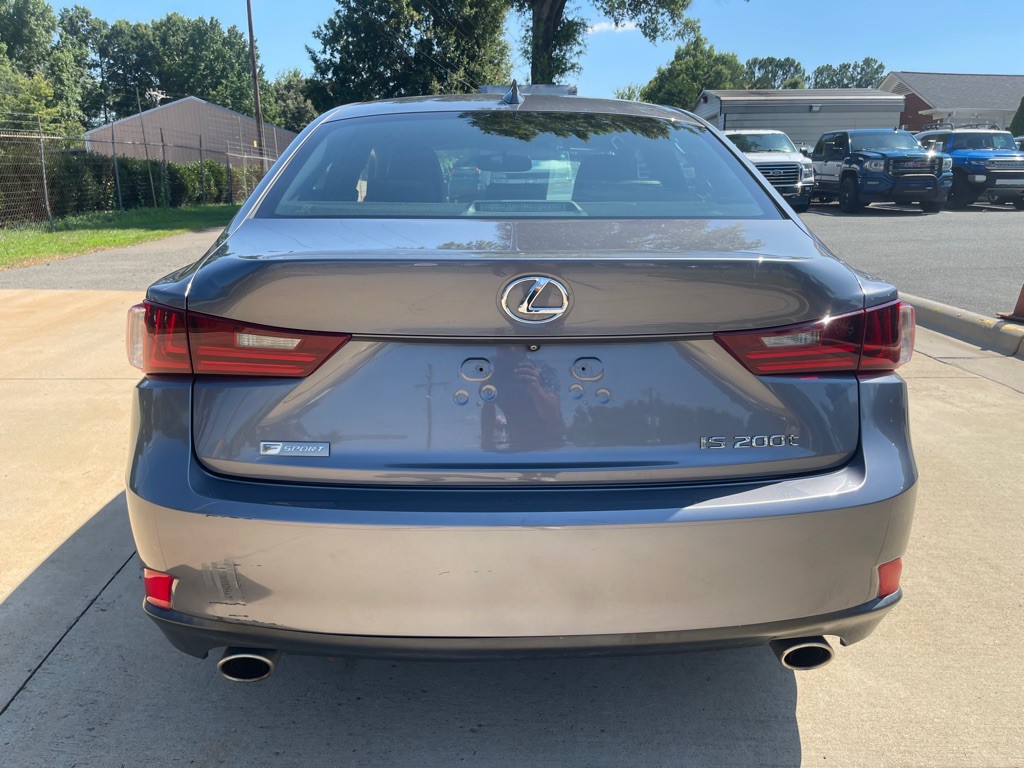 2016 Lexus IS Image 5