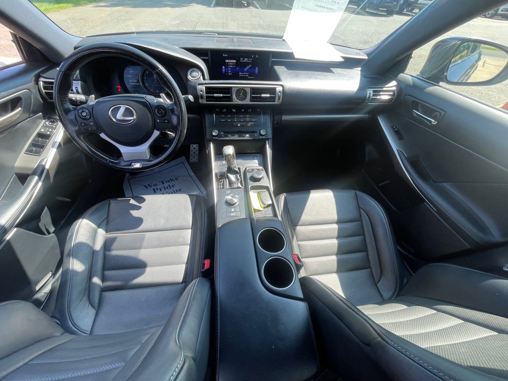 2016 Lexus IS Image 11