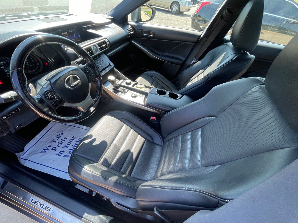 2016 Lexus IS Image 13