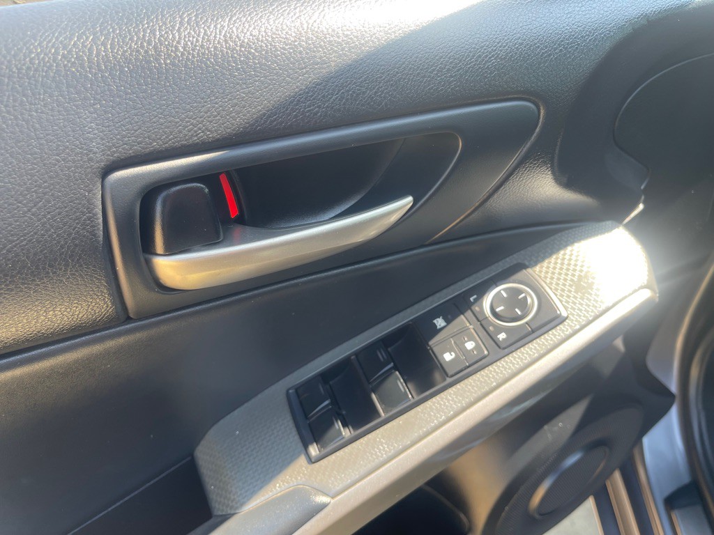 2016 Lexus IS Image 14