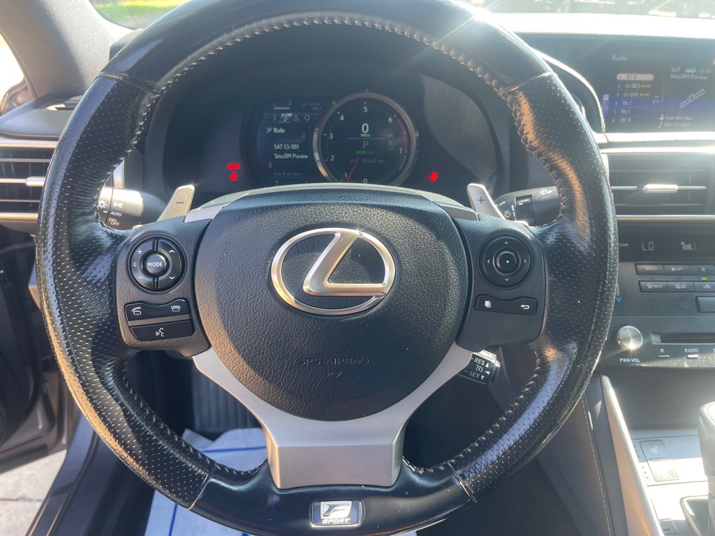2016 Lexus IS Image 18
