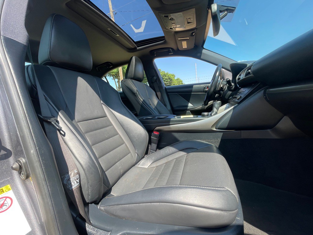 2016 Lexus IS Image 31