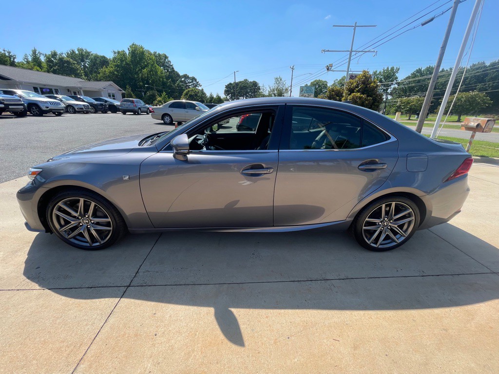 2016 Lexus IS Image 34