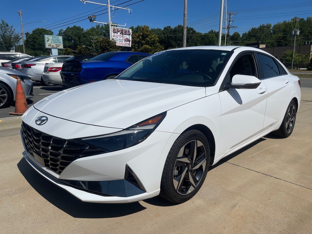 2023 Hyundai Elantra Image 3