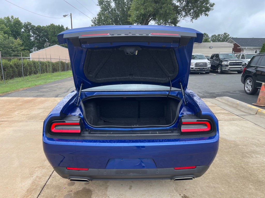 2021 Dodge Challenger Image 8