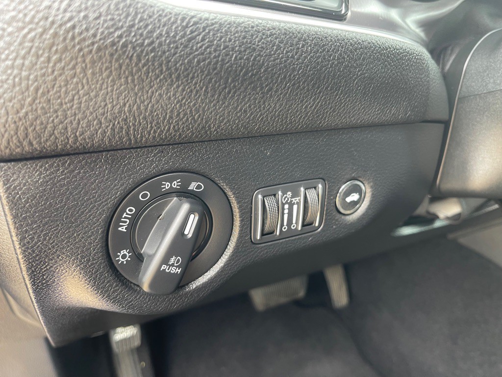 2021 Dodge Challenger Image 15