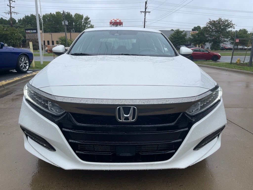 2019 Honda Accord Image 2