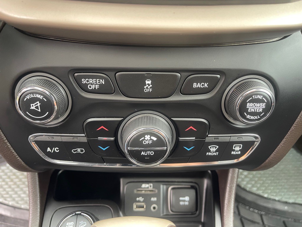 2014 Jeep Cherokee Image 24