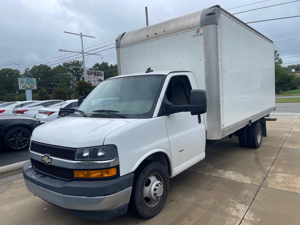 2019 Chevrolet Express Image 3